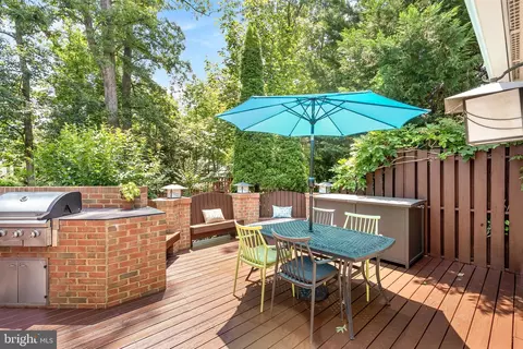 Exterior - 43251 Brownstone Ct, Ashburn, VA 20147 photo 9 of 18