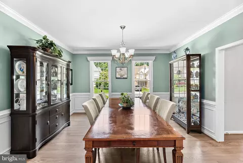 Dining - 43251 Brownstone Ct, Ashburn, VA 20147 photo 5 of 8