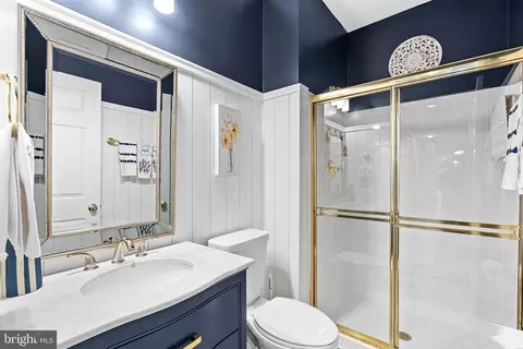 Bath - 43251 Brownstone Ct, Ashburn, VA 20147 photo 4 of 7