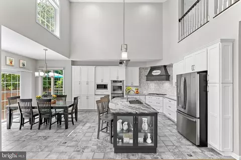 Kitchen - 43251 Brownstone Ct, Ashburn, VA 20147 photo 4 of 10