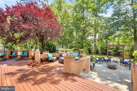 Exterior - 43251 Brownstone Ct, Ashburn, VA 20147 photo 12 of 18