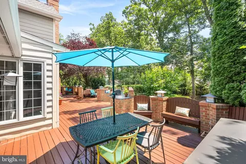 Exterior - 43251 Brownstone Ct, Ashburn, VA 20147 photo 10 of 18