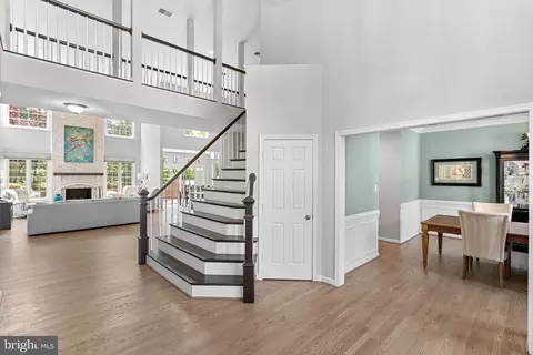 Entry Way - 43251 Brownstone Ct, Ashburn, VA 20147 photo 5 of 10