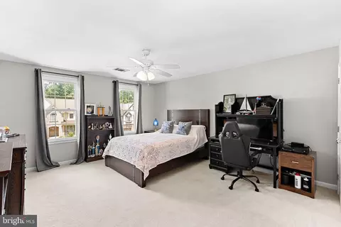 Bedroom - 43251 Brownstone Ct, Ashburn, VA 20147 photo 6 of 10