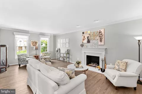 Living - 43251 Brownstone Ct, Ashburn, VA 20147 photo 1 of 3