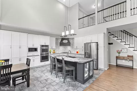 Kitchen - 43251 Brownstone Ct, Ashburn, VA 20147 photo 1 of 10