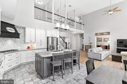 Kitchen - 43251 Brownstone Ct, Ashburn, VA 20147 photo 8 of 10