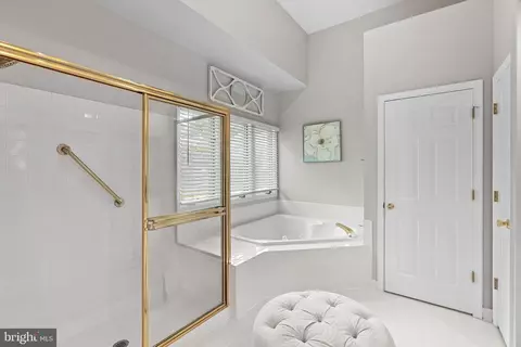 Bath - 43251 Brownstone Ct, Ashburn, VA 20147 photo 2 of 7
