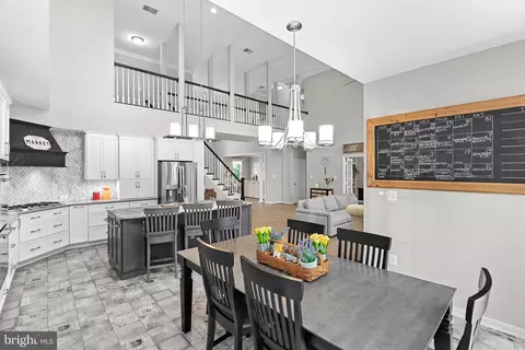 Kitchen - 43251 Brownstone Ct, Ashburn, VA 20147 photo 3 of 10