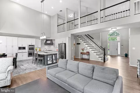 Entry Way - 43251 Brownstone Ct, Ashburn, VA 20147 photo 8 of 10