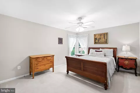 Bedroom - 43251 Brownstone Ct, Ashburn, VA 20147 photo 10 of 10