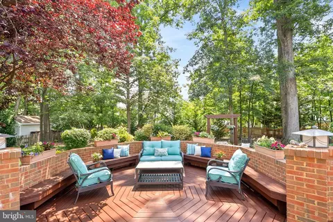 Exterior - 43251 Brownstone Ct, Ashburn, VA 20147 photo 16 of 18