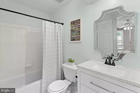Bath - 43251 Brownstone Ct, Ashburn, VA 20147 photo 5 of 7