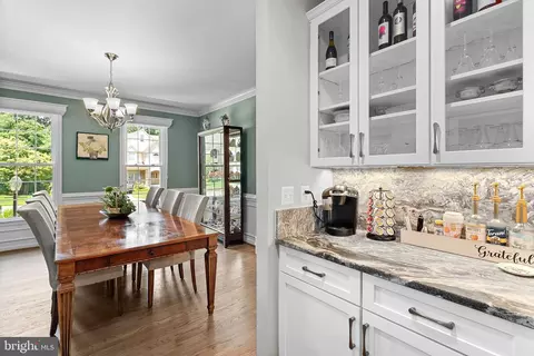 Dining - 43251 Brownstone Ct, Ashburn, VA 20147 photo 6 of 8