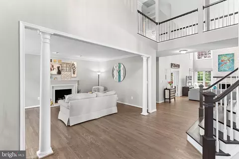 Entry Way - 43251 Brownstone Ct, Ashburn, VA 20147 photo 4 of 10
