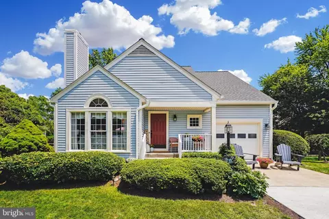 9 Bentley Dr, Sterling, VA 20165