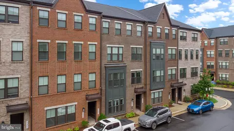 43421 Stonewood Crossing Ter, Ashburn, VA 20148