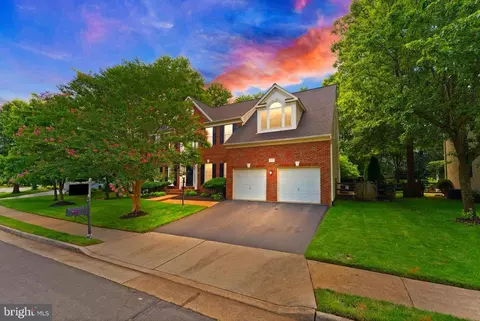 47236 Middle Bluff Pl, Sterling, VA 20165