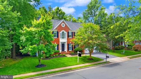 47236 Middle Bluff Pl, Sterling, VA 20165 photo 2