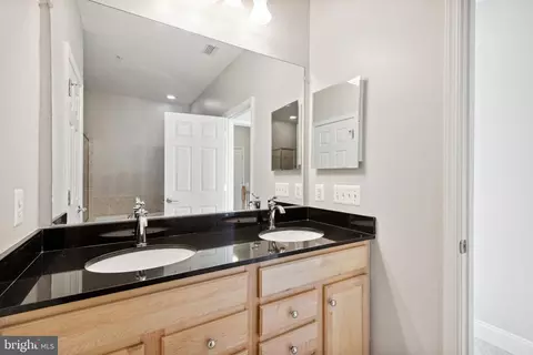 Bath - 20660 Sibbald Sq, Ashburn, VA 20147 photo 1 of 3