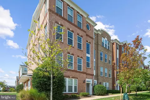 Exterior - 20660 Sibbald Sq, Ashburn, VA 20147 photo 1 of 2