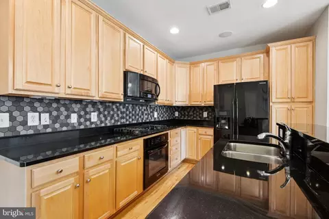 Kitchen - 20660 Sibbald Sq, Ashburn, VA 20147 photo 4 of 4