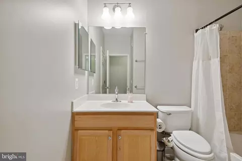Bath - 20660 Sibbald Sq, Ashburn, VA 20147 photo 3 of 3