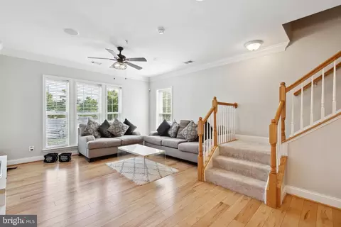 Living - 20660 Sibbald Sq, Ashburn, VA 20147 photo 1 of 1