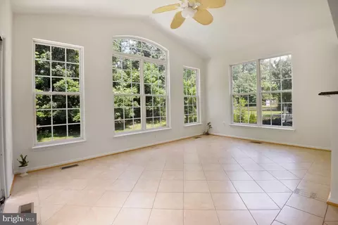 25817 Spring Farm Cir, Chantilly, VA 20152 photo 10