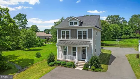 625 E G St, Purcellville, VA 20132