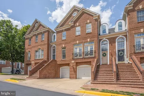 47834 Scotsborough Sq, Potomac Falls, VA 20165