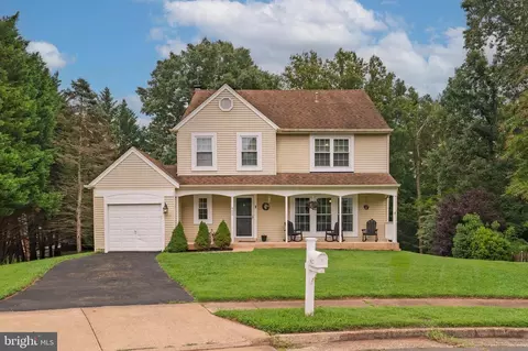 902 Old River Way Ct, Sterling, VA 20164
