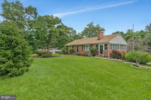 29 Cedar Dr, Sterling, VA 20164 photo 4