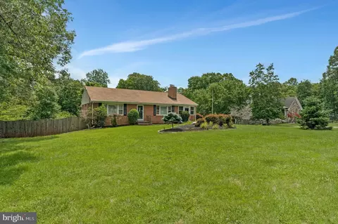 29 Cedar Dr, Sterling, VA 20164 photo 3
