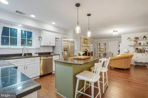 8 Moss Rd, Sterling, VA 20165 photo 13