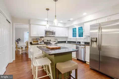 8 Moss Rd, Sterling, VA 20165 photo 11