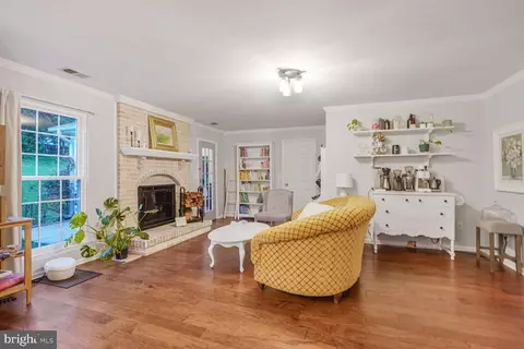8 Moss Rd, Sterling, VA 20165 photo 6