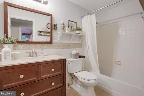 8 Moss Rd, Sterling, VA 20165 photo 18