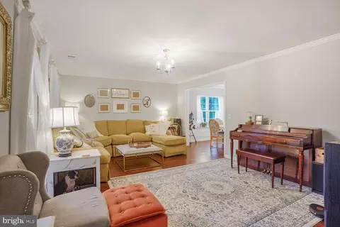 8 Moss Rd, Sterling, VA 20165 photo 5