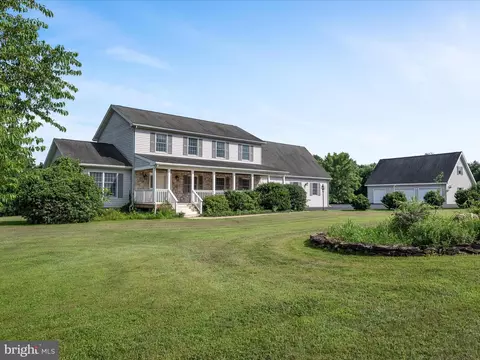 17212 Simmons Rd, Purcellville, VA 20132