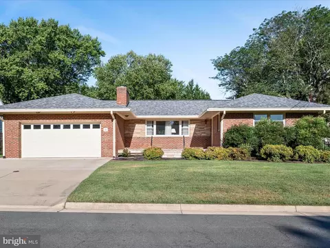 127 Woodberry Rd NE, Leesburg, VA 20176