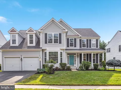 25868 Flintonbridge Dr, Chantilly, VA 20152
