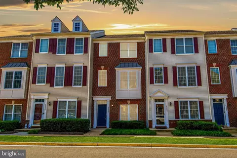 42825 Pamplin Ter, Chantilly, VA 20152