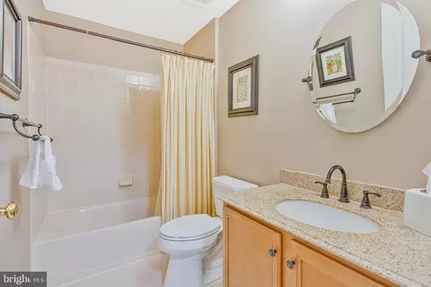 Bath - 43485 Foxgrove Ct, Ashburn, VA 20147 photo 3 of 4