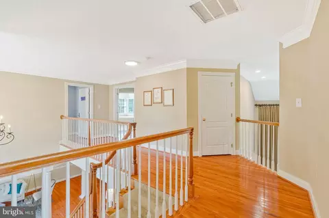 Entry Way - 43485 Foxgrove Ct, Ashburn, VA 20147 photo 6 of 8
