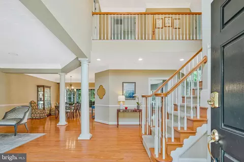 Entry Way - 43485 Foxgrove Ct, Ashburn, VA 20147 photo 2 of 8