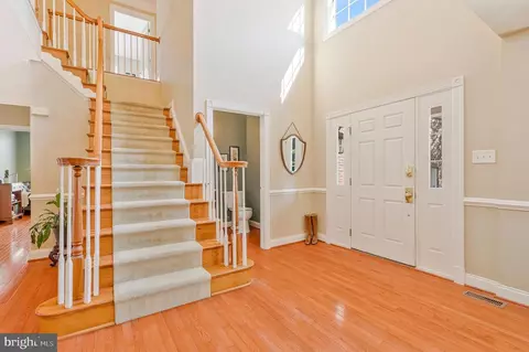 Entry Way - 43485 Foxgrove Ct, Ashburn, VA 20147 photo 4 of 8