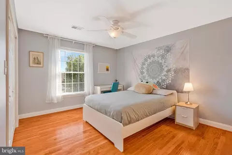 Bedroom - 43485 Foxgrove Ct, Ashburn, VA 20147 photo 4 of 8