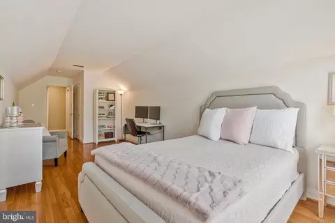 Bedroom - 43485 Foxgrove Ct, Ashburn, VA 20147 photo 8 of 8