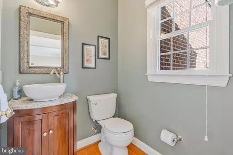 Entry Way - 43485 Foxgrove Ct, Ashburn, VA 20147 photo 3 of 8